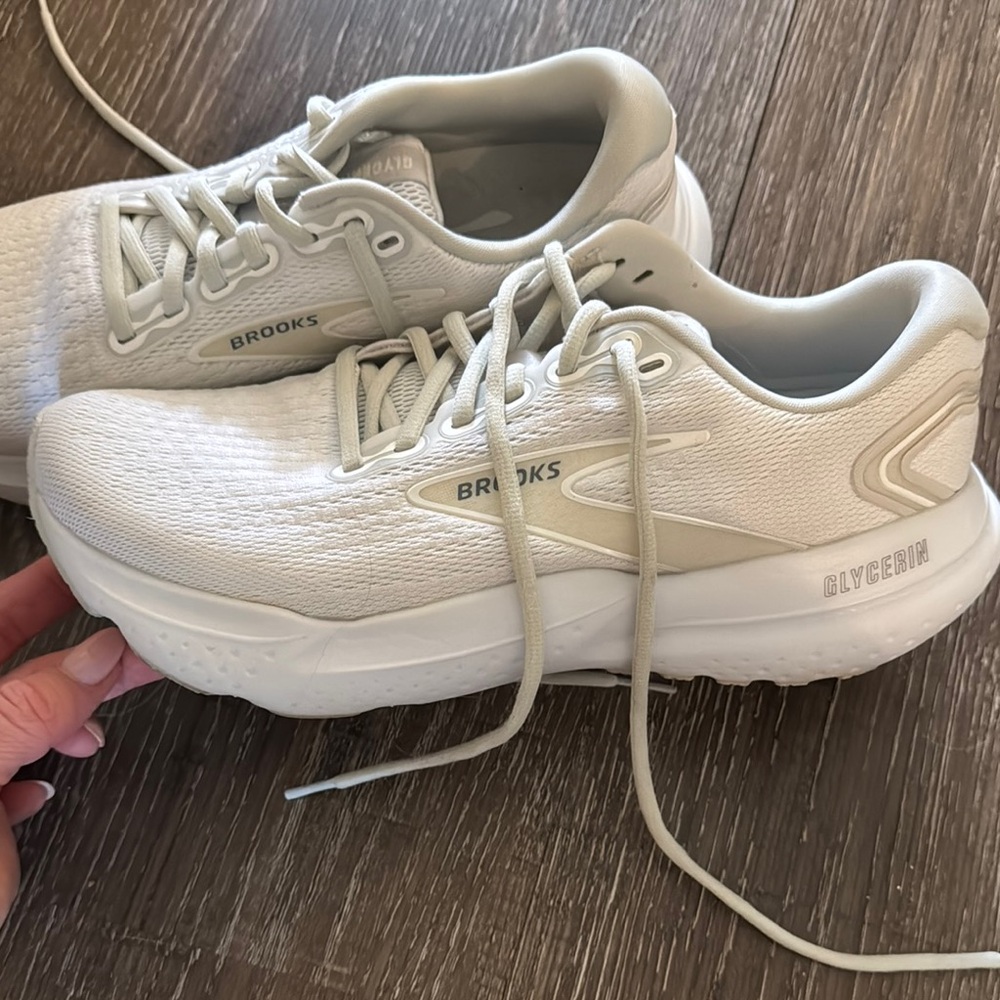 Brooks Cream Running Shoes 9